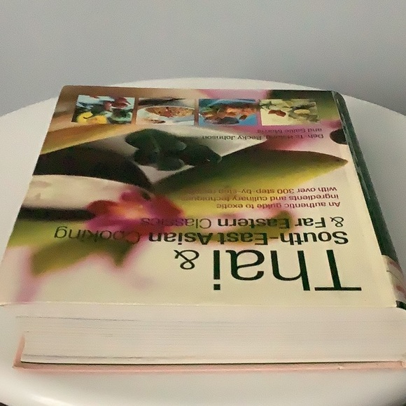 THAI & South-East Asian Cookbook - Picture 3 of 6